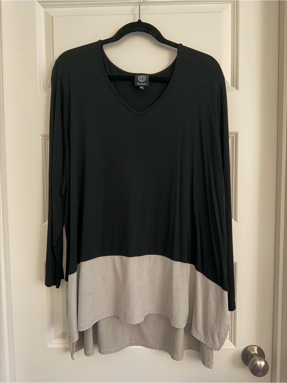 Bobeau color blocked v neck high low top